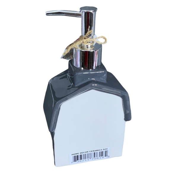 Christmas Soap Lotion Dispenser Barn Wreath Ceramic Hand Painted Grey Red White - Picture 3 of 16